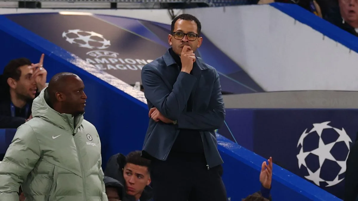 Rosenior Asks Chelsea Fans For Patience After Champions League Exit