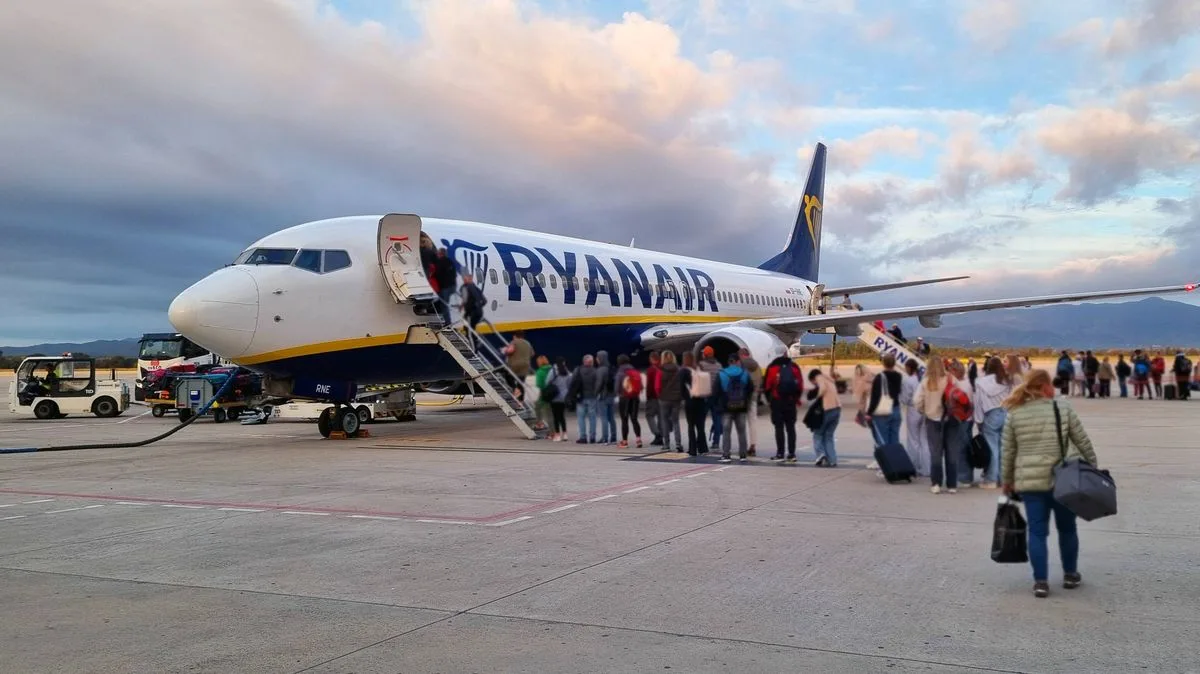 Ryanair Makes Smartphone Only Boarding Passes Mandatory