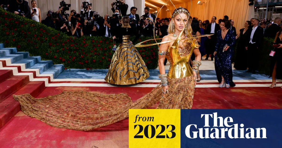 Sari's modern reinvention showcased in Design Museum exhibition