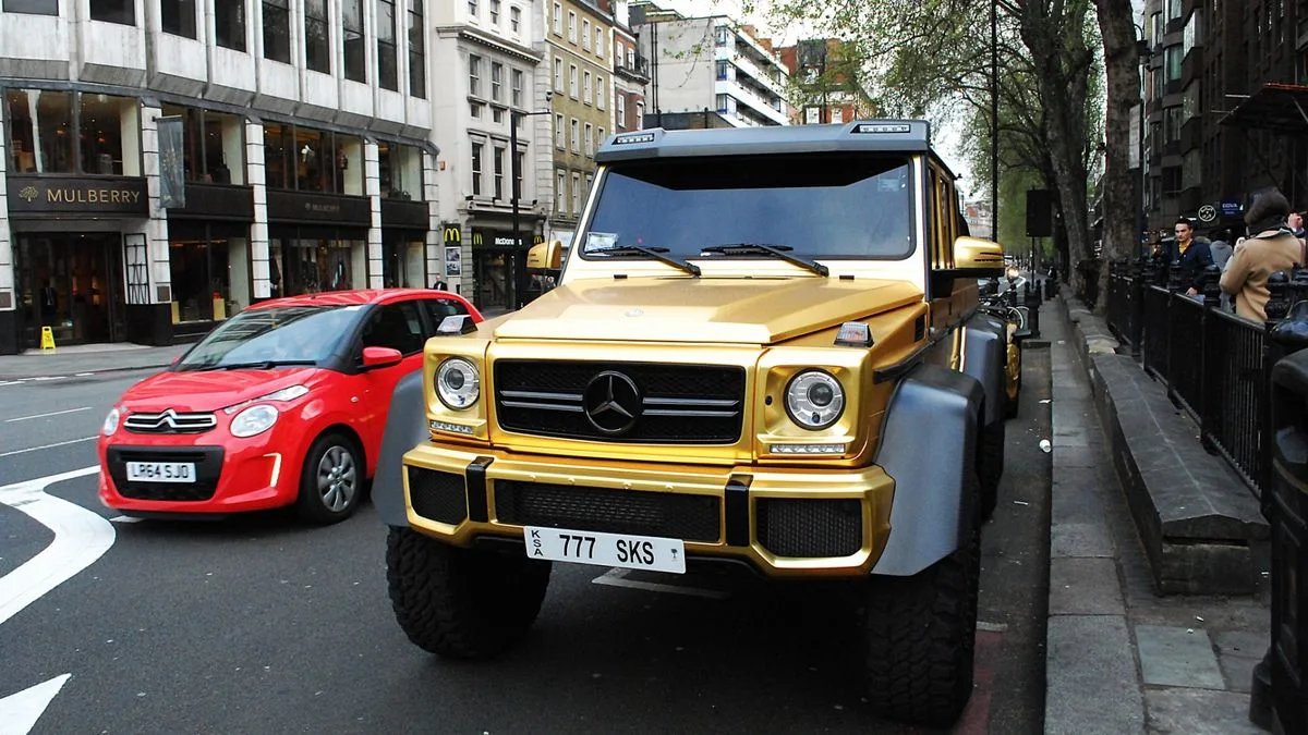 Saudi Billionaire's Gold Supercars Cause London Gridlock