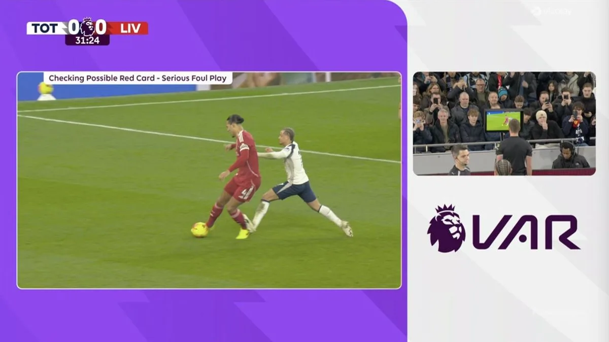 Simons Sent Off After VAR Review For Van Dijk Tackle