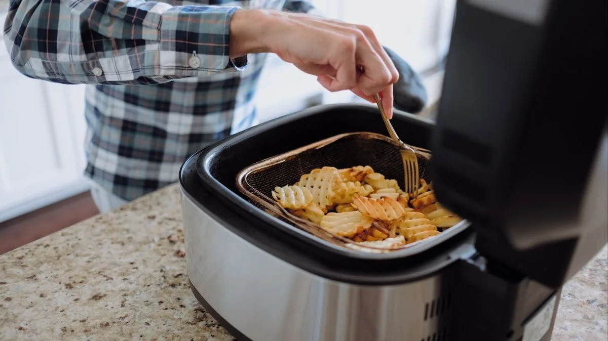 Air Fryer Non-Stick Coatings Linked to Health Risks, Expert Warns