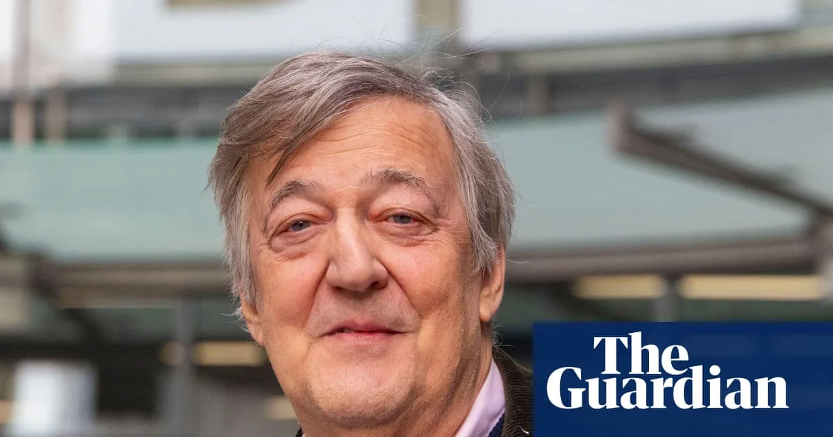 Stephen Fry Sues Tech Conference Organisers for £100,000 Over Stage Fall