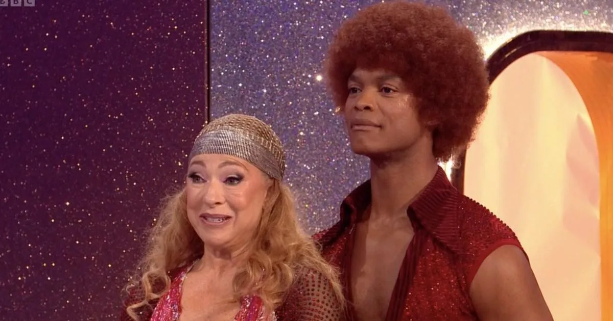 Strictly's Alex Kingston Dances with Dislocated Rib