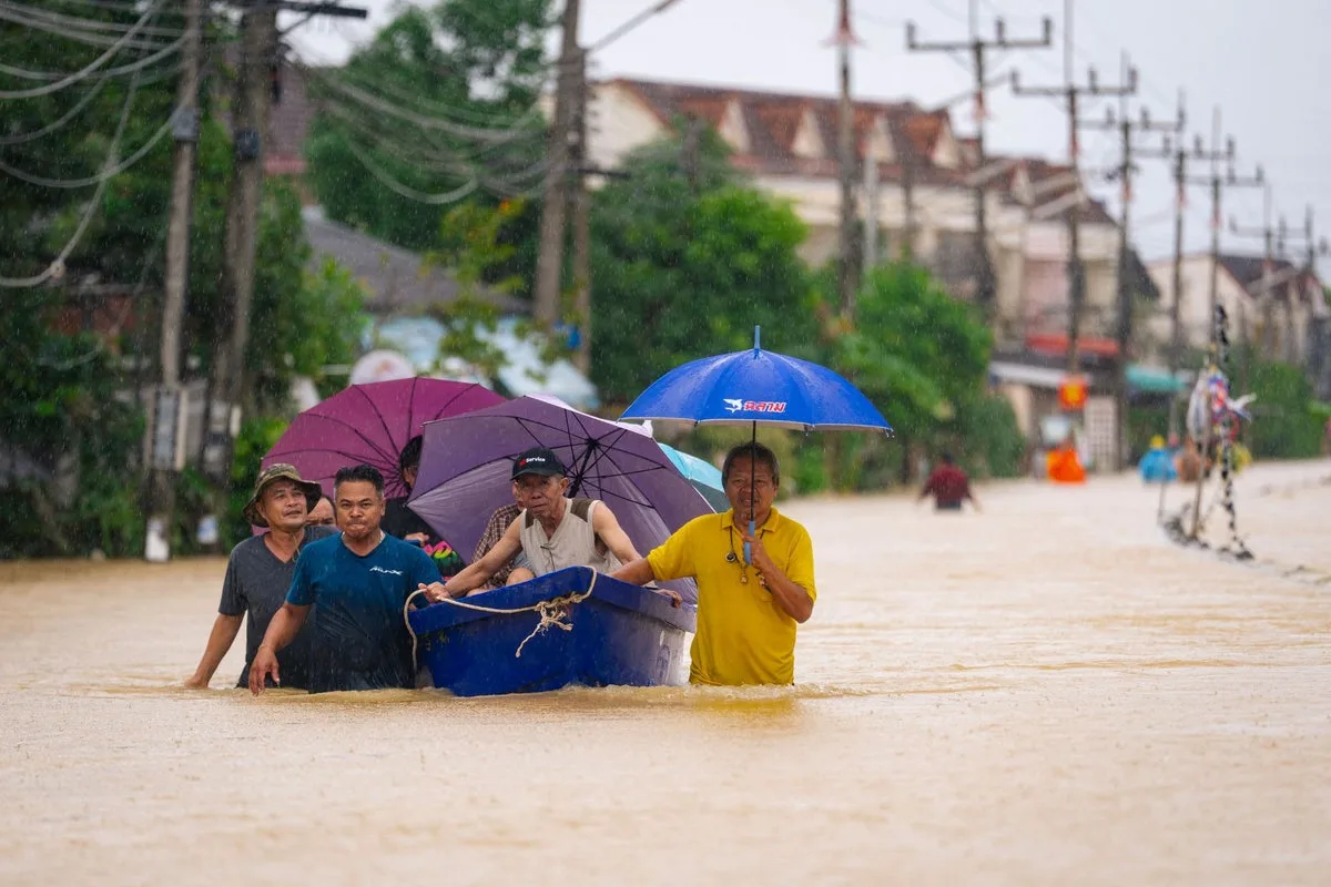 Thailand deploys navy to aid flood victims as death toll rises