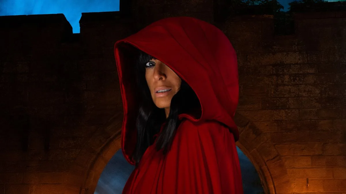 The Traitors Fans Unmask Red Cloak In Spelling Clue