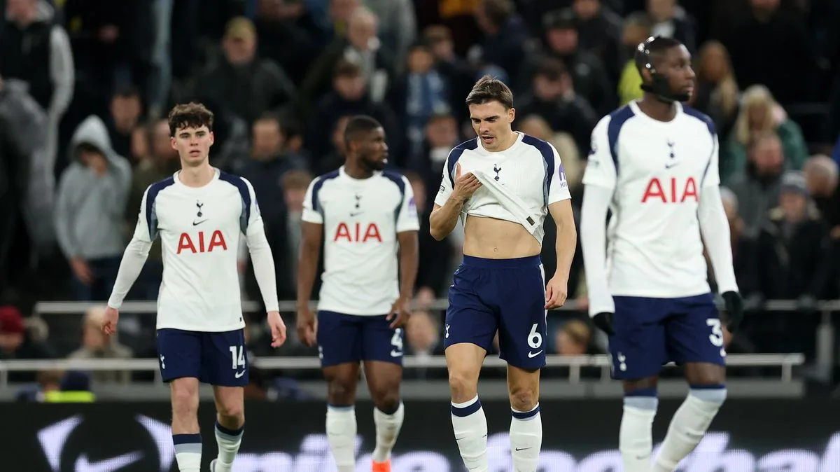Tottenham Players Hold Emergency Meeting Over Fan Disconnect