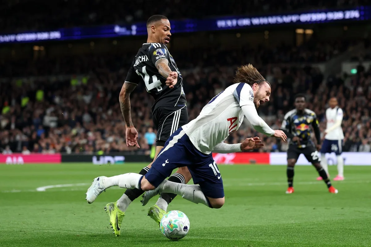 De Zerbi Hits Out at Officials After Tottenham Drop Points in Relegation Battle