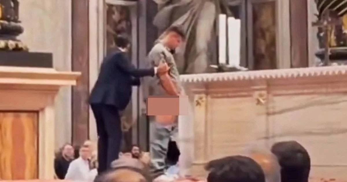 Tourist Urinates on Vatican Altar in St Peter's Basilica