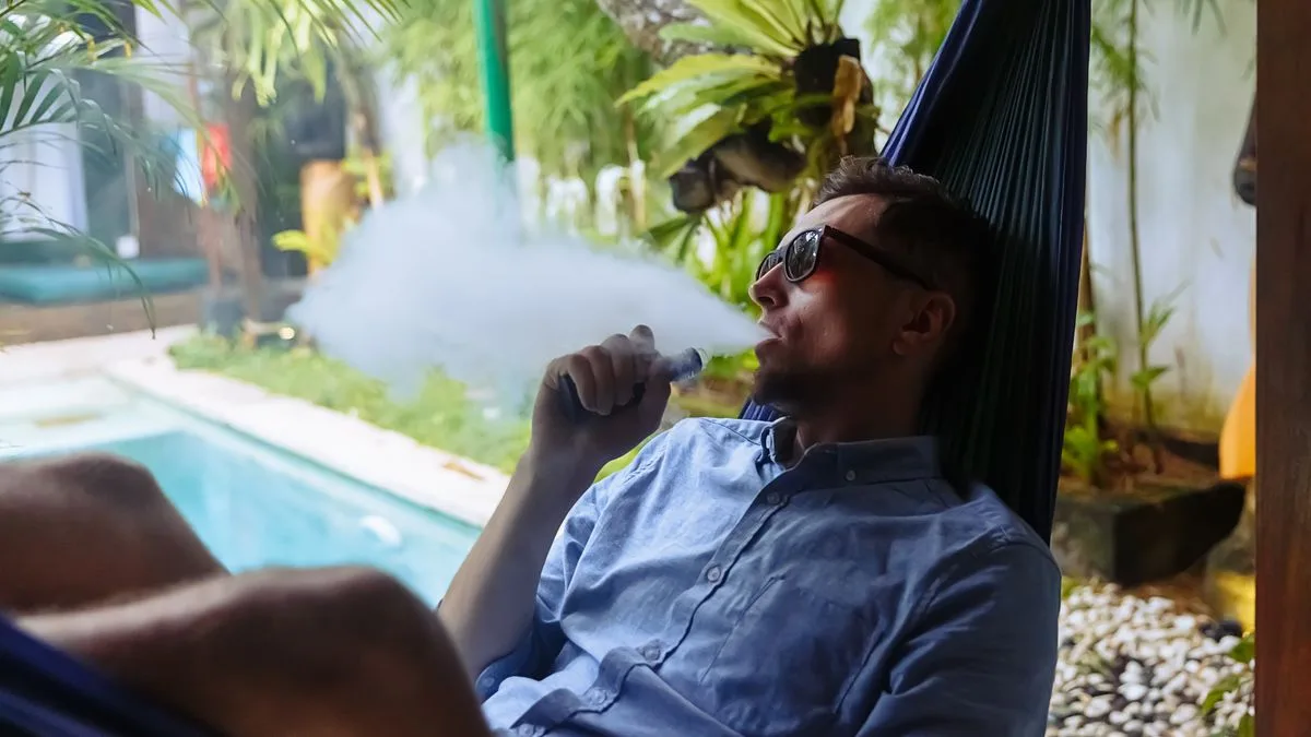 British Tourists Warned of Fines and Prison for Vaping in Thailand