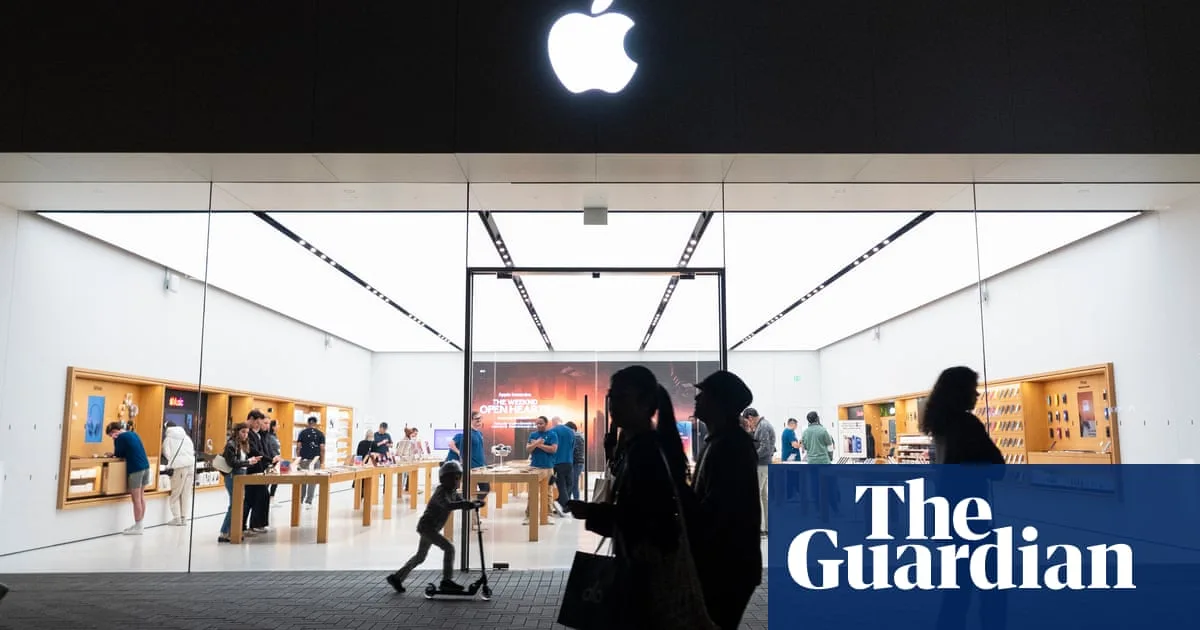 White House Insists Apple iPhones Will Be Made in US Despite Expert Doubts