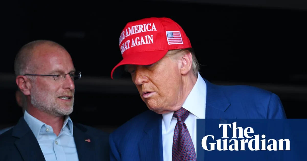 Trump Backs FCC Chair's Threat to Revoke Licences of News Outlets Over Iran War Coverage