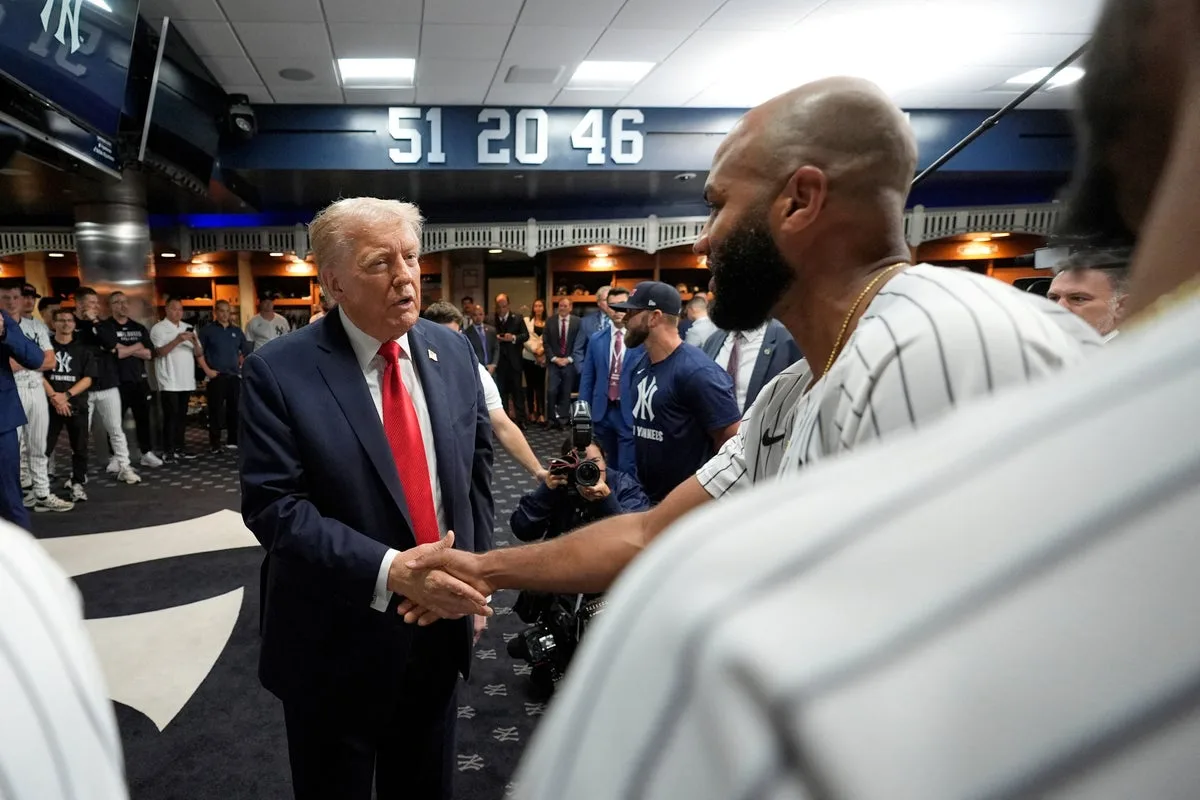 Trump Booed and Cheered at Yankee Stadium 9/11 Game