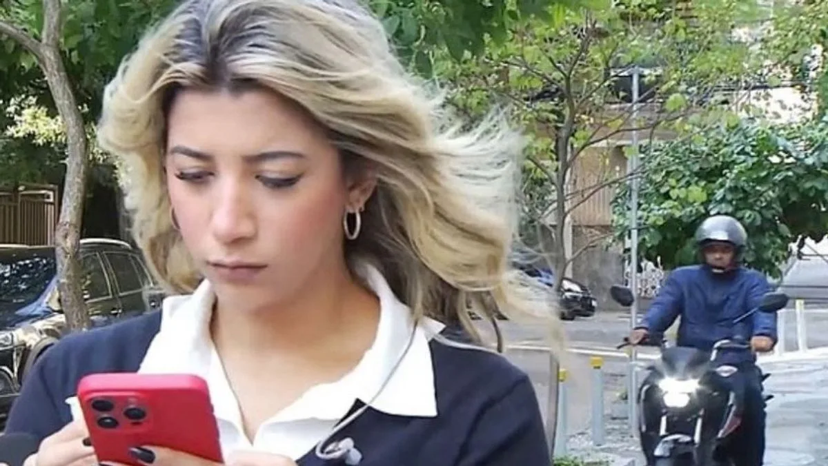 Brazilian TV reporter mugged live on air in Rio de Janeiro
