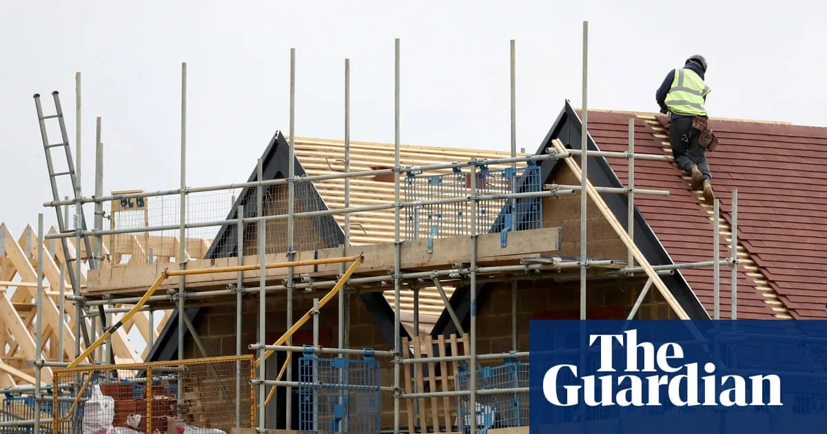 UK Economy Grows 0.1% in November, Easing Pressure on Reeves
