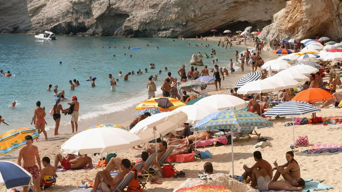 UK Extends Airport Food Ban After Foot and Mouth Outbreak in Greece