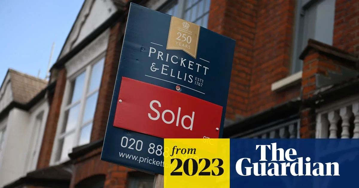 UK house prices rise £3,000 in March as spring market begins