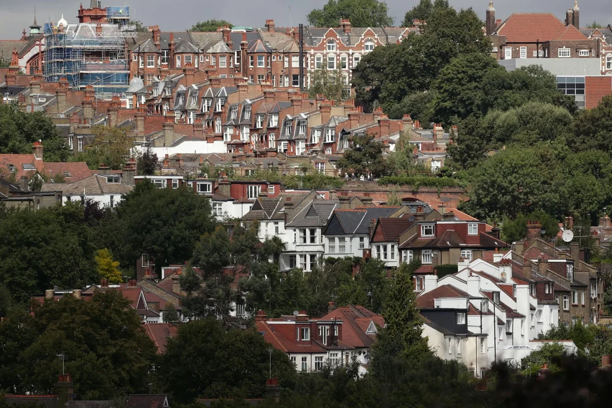House Prices Under Pressure as Regional Divide Widens, RICS Reports