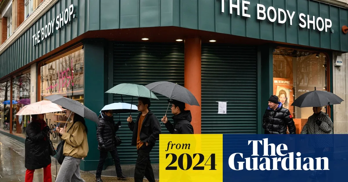 UK Retail Sales Slow to 1.1% in February as Wet Weather Dampens Spending