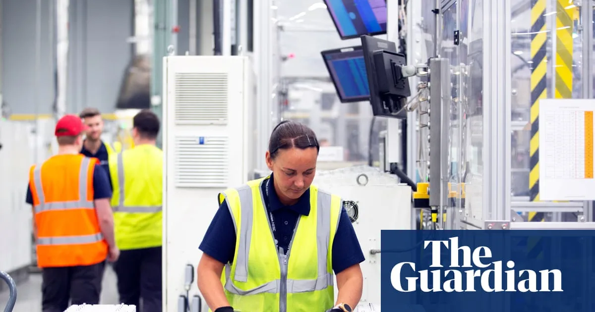 UK Wage Growth Slows to 4.8% as Labour Market Cools