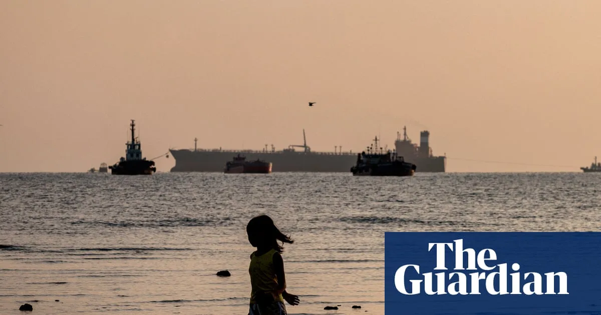 US Extends Russian Oil Sanctions Waiver Amid Iran War