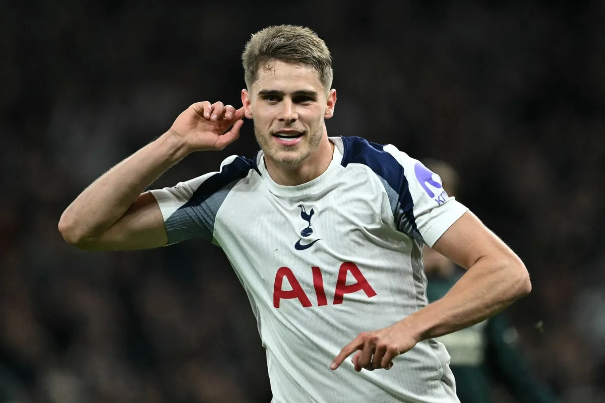 Micky van de Ven Stuns with Bale-esque Solo Goal in Tottenham Win