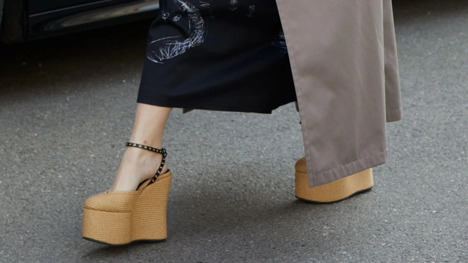 Wedge Heels Return: How to Style the 2026 Trend