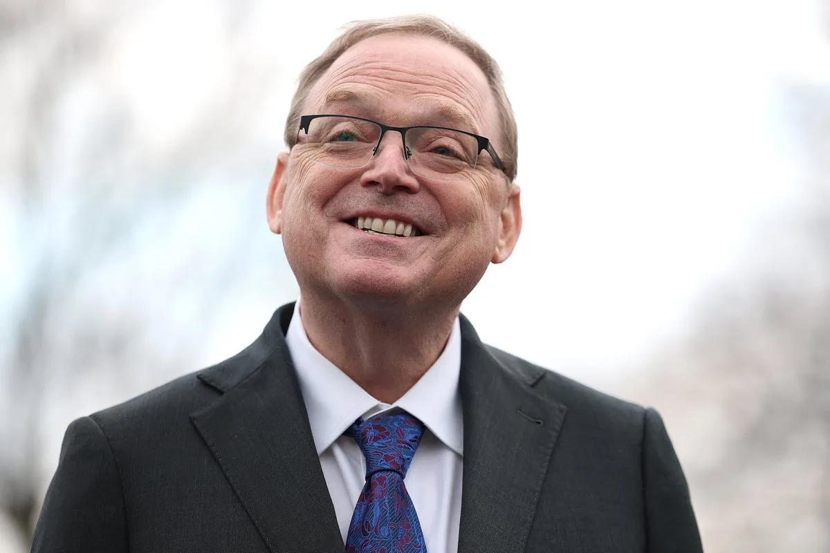 White House Adviser Downplays Iran War Economic Impact on Consumers