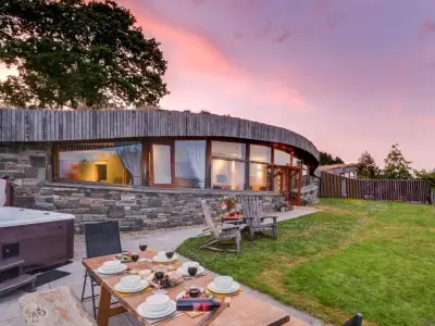 Award-Winning Eco Cottage in Kinross Wows Guests with Loch Leven Views