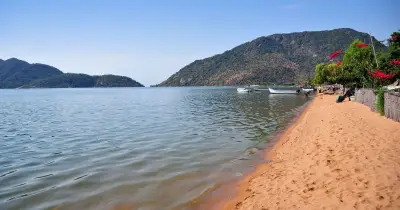 British Teen Dies Snorkelling on School Trip to Malawi Lake
