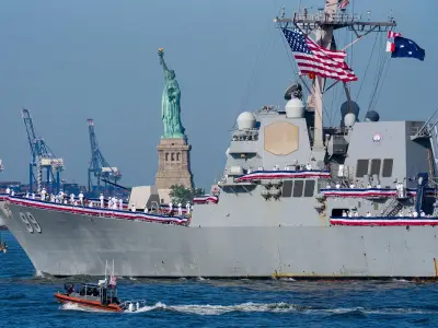China Builds Replicas of US Warships for Missile Target Practice in Desert