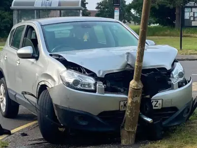 Edinburgh Driver Crashes Into Lamppost After Police Pursuit; Two Flee on Foot