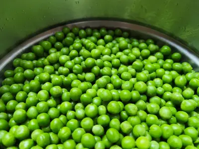 Expert reveals restaurant trick to make frozen peas taste better than fresh