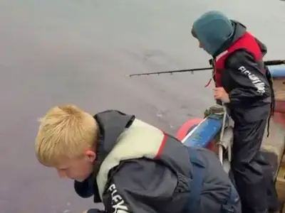 Family Sails Into Massive 'Sea of Jellyfish' Off Scottish Coast