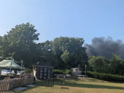 Huge Fire Breaks Out in Cowbridge, Thick Smoke Billows from Scene