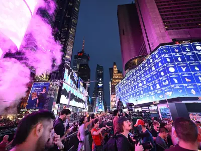I Played Real-Life Pokémon GO in Times Square – It Was Surreal