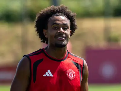 Joshua Zirkzee 'eager' to fight for Man United place amid exit links