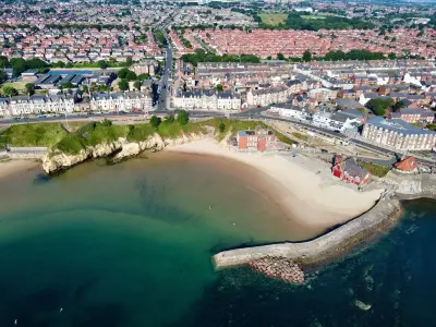 Man Hospitalized After Kayak Sinks at Cullercoats Bay