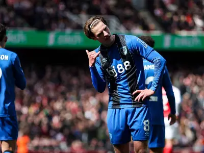 Man United Boost: Alex Scott Rejects Contract, Zirkzee Interest Grows
