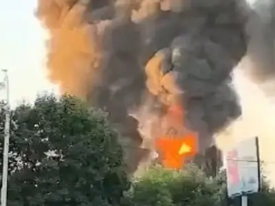 Moscow Region on Fire After Drone Attack; Refinery Burns