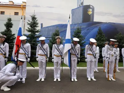 Putin toasts Russian Navy with champagne in St Petersburg Navy Day