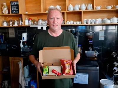 Reform council chief threatens police report for café owner feeding kids
