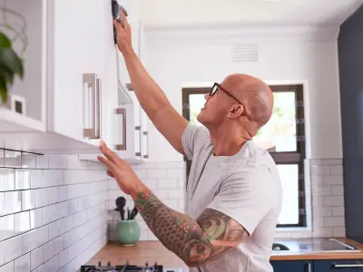Remove fingerprints and grease from kitchen cabinets with washing up liquid