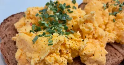 Scrambled Eggs Tastier with Sour Cream Instead of Milk and Butter