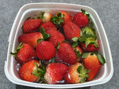 Strawberries Stay Fresher 'Much Longer' With Simple Vinegar Storage Hack