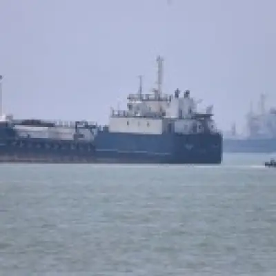 Trump Orders New Strikes on Iran After Tanker Attacks in Strait of Hormuz