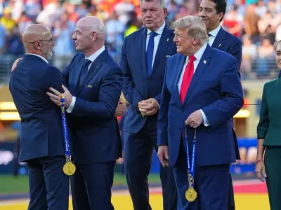 Trump 'Smells Like Urine' and Will Die Soon, Medical Expert Claims