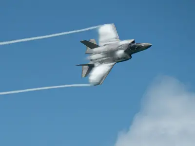 US F-33 Fighter Jet Makes Emergency Landing in UAE After Iran Attack