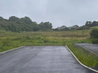 Welsh Housing Estate Residents Furious Over Unfinished 'Road to Nowhere'