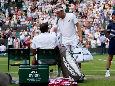 Wimbledon Chaos: Auger-Aliassime and Davidovich Fokina Clash at Net